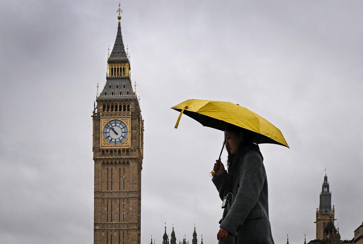 UK Economy Shrank Slightly in April as Middle East Conflict Added to Price Pressures: ONS