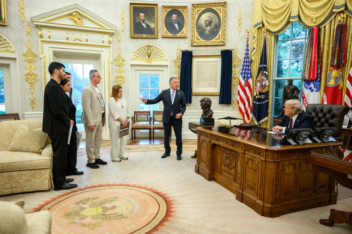 Witkoff Recalls Trump’s Emotional Reaction When Freed Israeli Hostages Visited Oval Office
