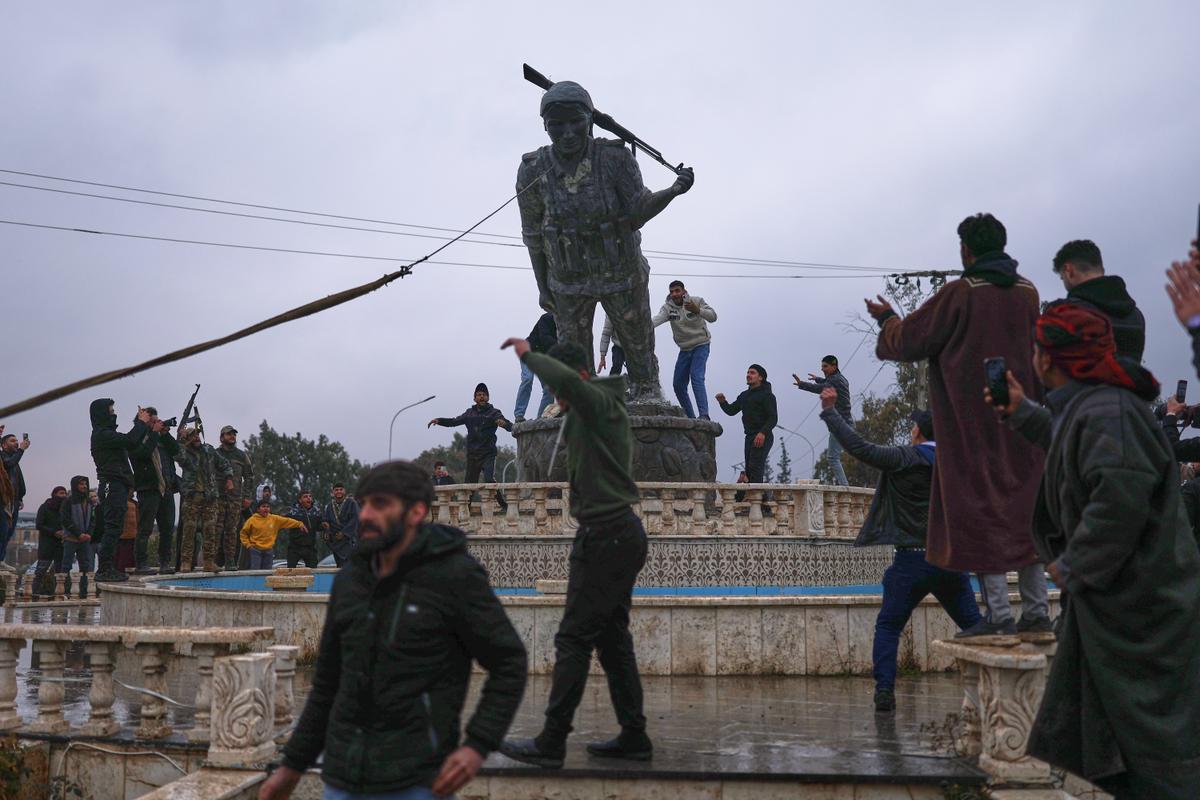 US Envoy Urges Kurdish-Led Forces to Integrate With Syrian Government Amid Ongoing Clashes
