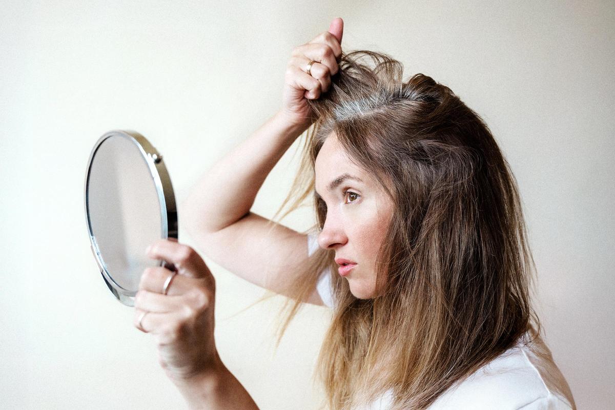 Gray Hair? Try This 1-Minute Daily Scalp Massage