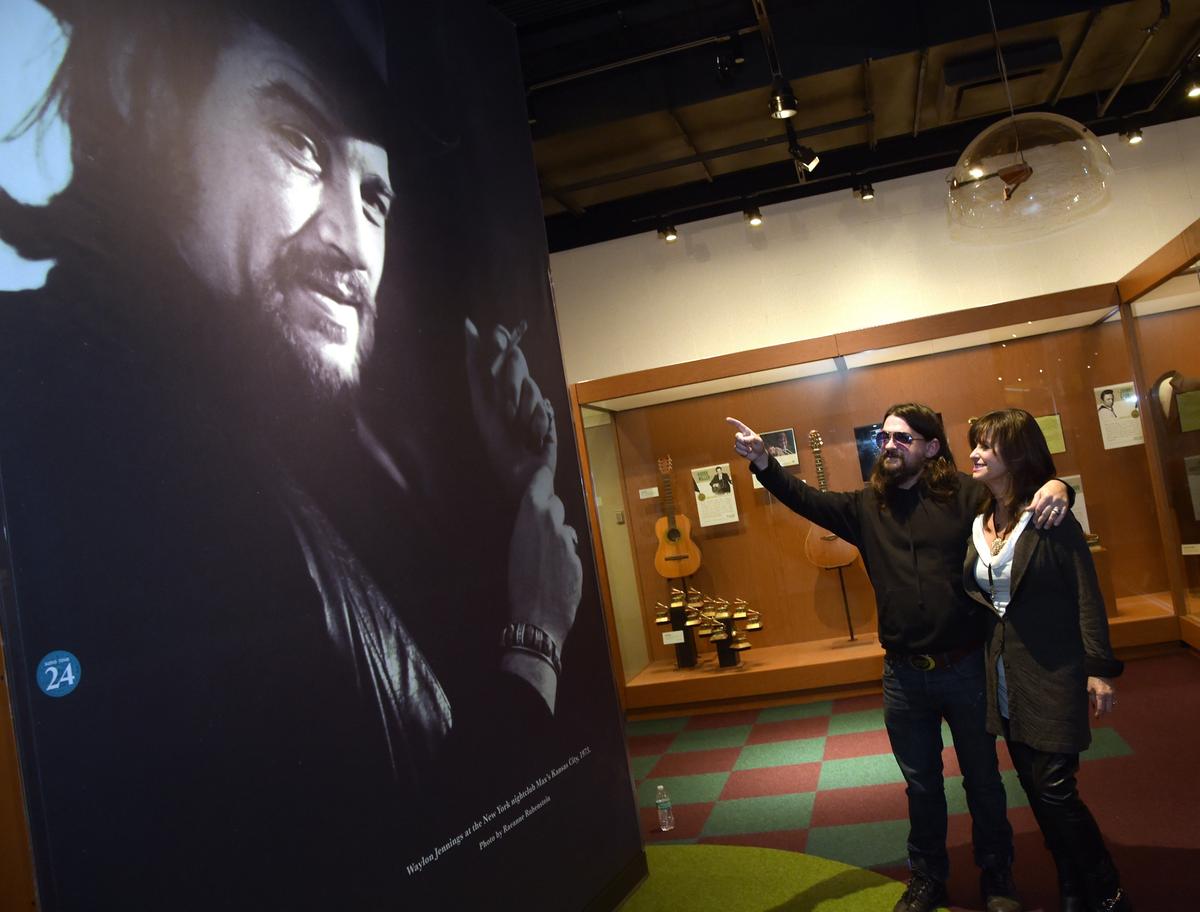 Waylon Jennings's musician wife and son, Jessi Colter and Shooter Jennings, pay tribute to Waylon at the Country Music Hall of Fame and Museum in Nashville, Tenn., in 2015. (Rick Diamond/Getty Images)