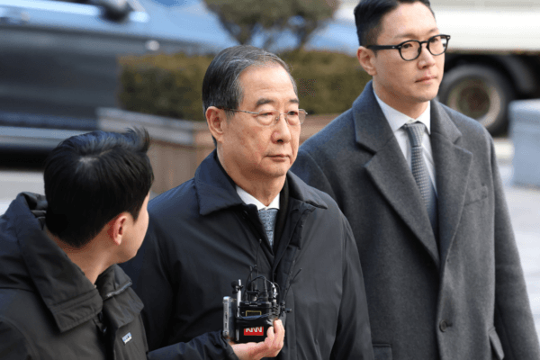 Former South Korean Prime Minister Han Duck-soo (c) arrives at the Seoul Central District Court for his first sentencing trial in the insurrection case, in Seoul, South Korea, on Jan. 21, 2026. (Chung Sung-Jun/AP)