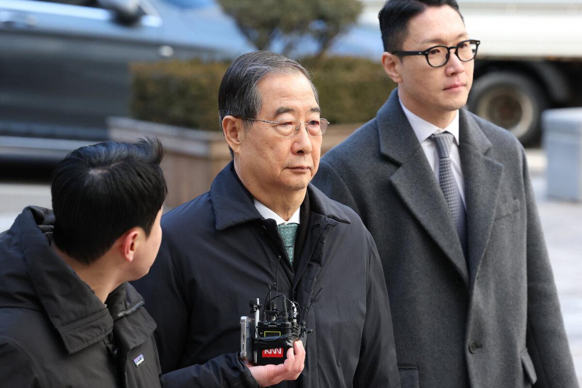 Former South Korean Prime Minister Han Duck-soo (C) arrives at the Seoul Central District Court for his first sentencing trial in the insurrection case, in Seoul, South Korea, on Jan. 21, 2026. (Chung Sung-Jun/AP Photo)