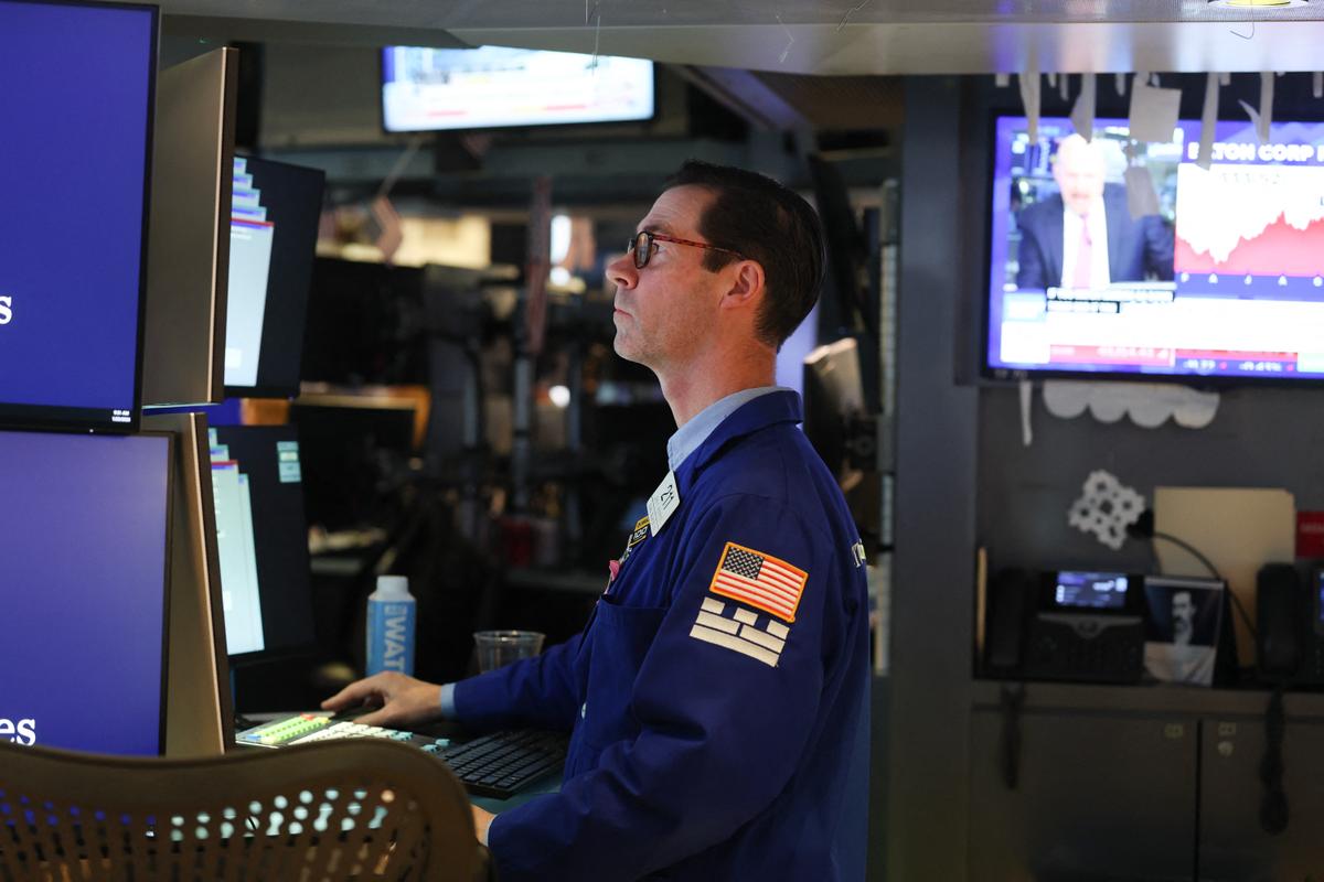 Wall Street Review: Stock Roller-Coaster Ride Ends With Slight Loss