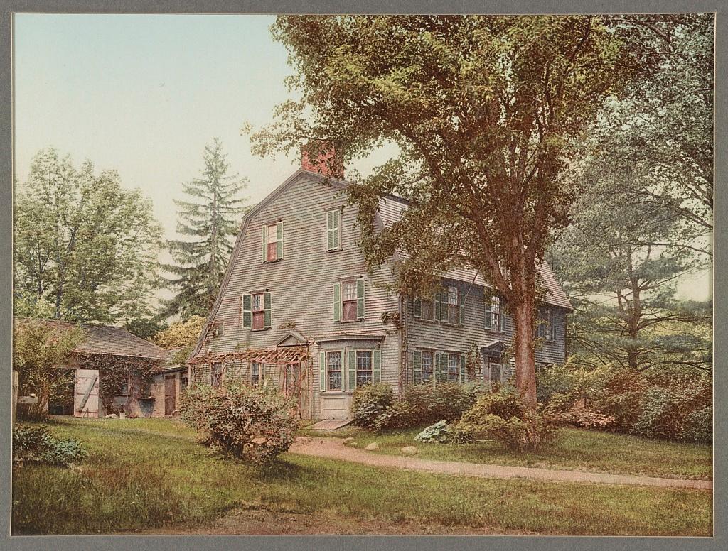 The Old Manse, circa 1900, in Concord, Mass. Library of Congress. (Public Domain)