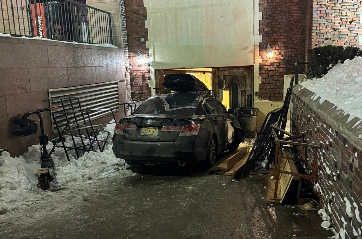 Car Rams Into Chabad Headquarters in New York City, Damaging Doors