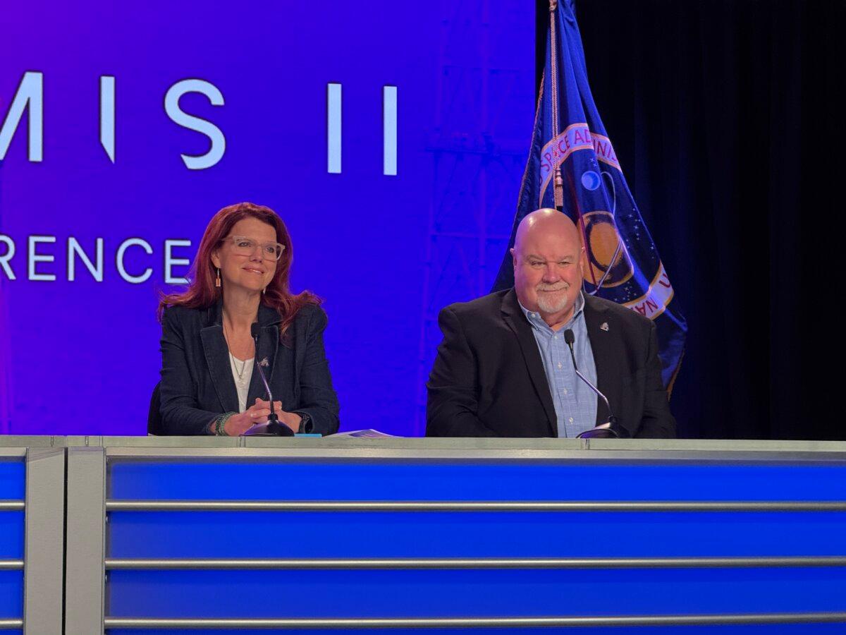 Artemis Launch Director Charlie Blackwell-Thompson (L) and Artemis II Mission Management Team Chair John Honeycutt (R) brief members of the media after Artemis II’s wet dress rehearsal at Kennedy Space Center, Fla., on Feb. 3, 2026. (T.J. Muscaro/The Epoch Times).