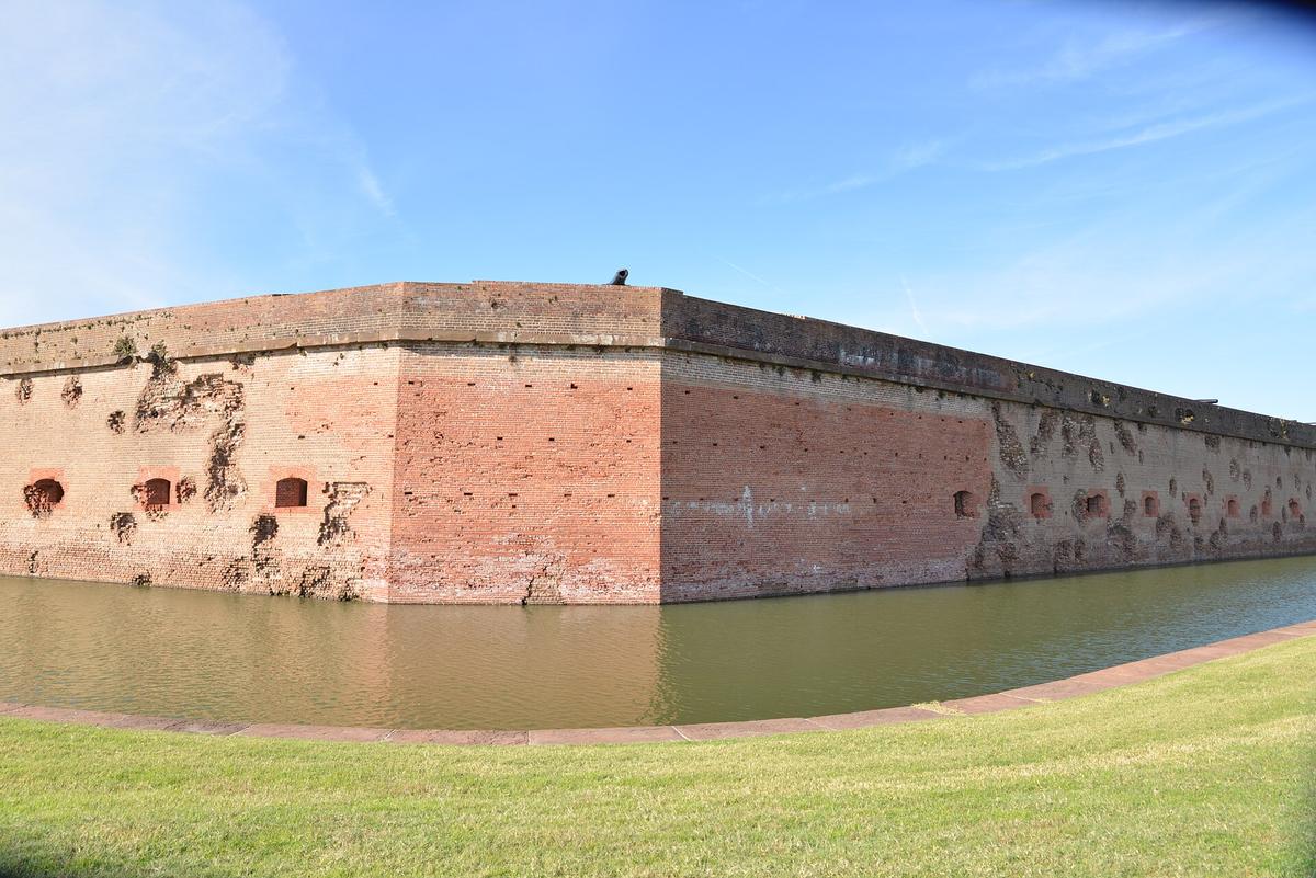 Battle scars from the Union takeover of Fort Pulaski are still visible on the fort's brick walls. (<a href="https://commons.wikimedia.org/wiki/User:Bubba73">Bubba73</a>/<a href="https://creativecommons.org/licenses/by-sa/3.0/deed.en">CC BY-SA 3.0</a>)