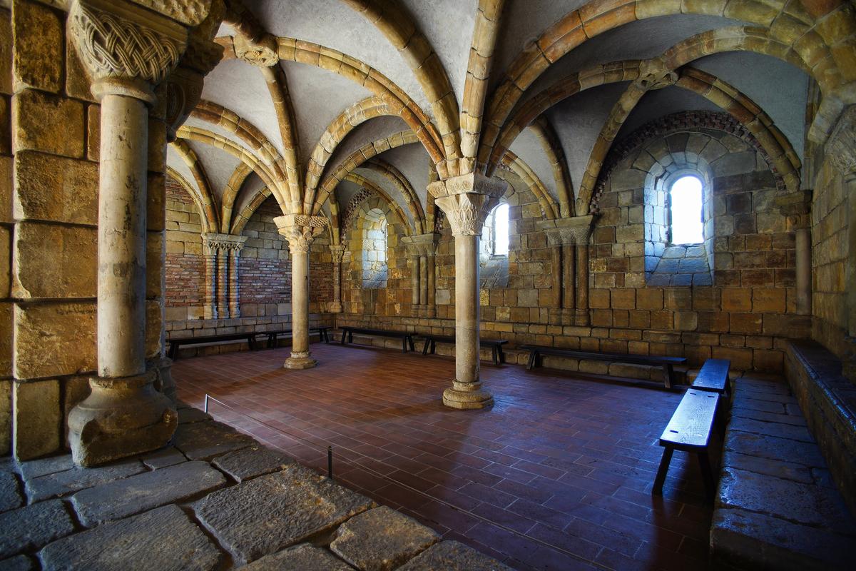Next to Cuxa Cloister, adhering to a medieval monastic plan, is the Romanesque chapter house from Notre-Dame-de-Pontaut, formerly in Aquitaine, France. Monks, seated on the continuous stone bench running along the walls, used it as their daily meeting place in which to conduct the abbey’s liturgical and administrative business. Its heavy rib vaults are supported by freestanding monolithic columns. Damaged during the 16th century’s French Wars of Religion, it was later used as a stable. (Mariusz Lopusiewicz/Shutterstock)