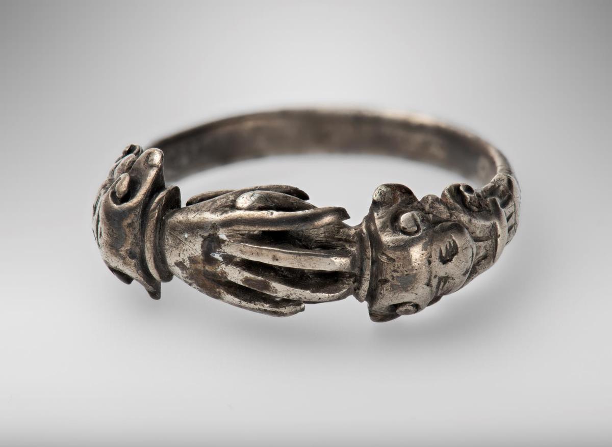 Fede ring, 15th–16th century, from Italy. Silver; 1/4 inches by 1/2 inches. Museum of Fine Arts Boston. (Public Domain)