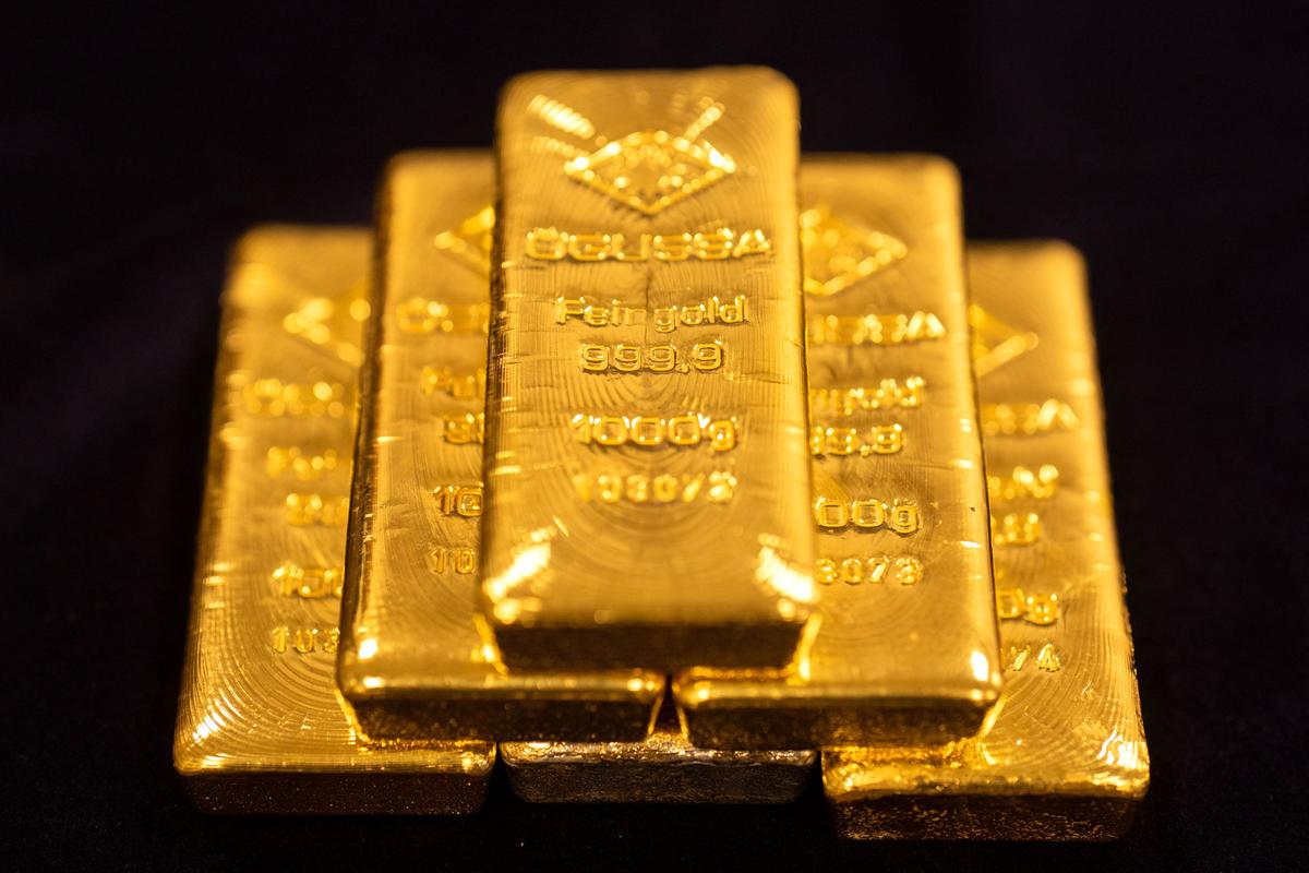 Gold Surges Above $5,300 to Record High as Dollar Slides