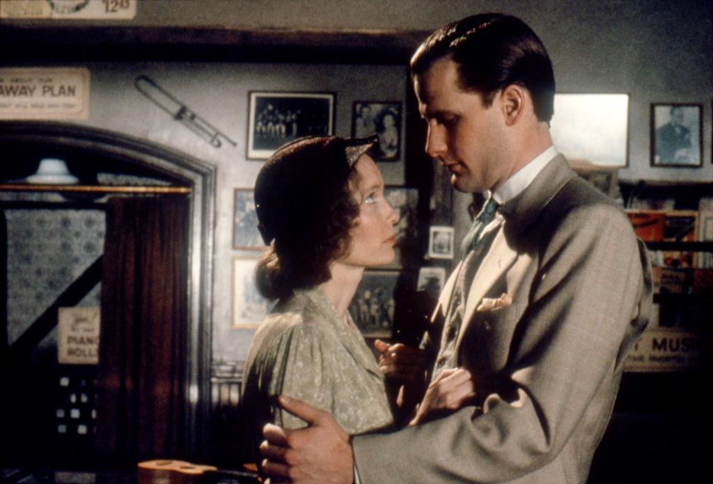 Cecilia (Mia Farrow) and Tom Baxter (Jeff Daniels), in "The Purple Rose of Cairo." (Orion Pictures)