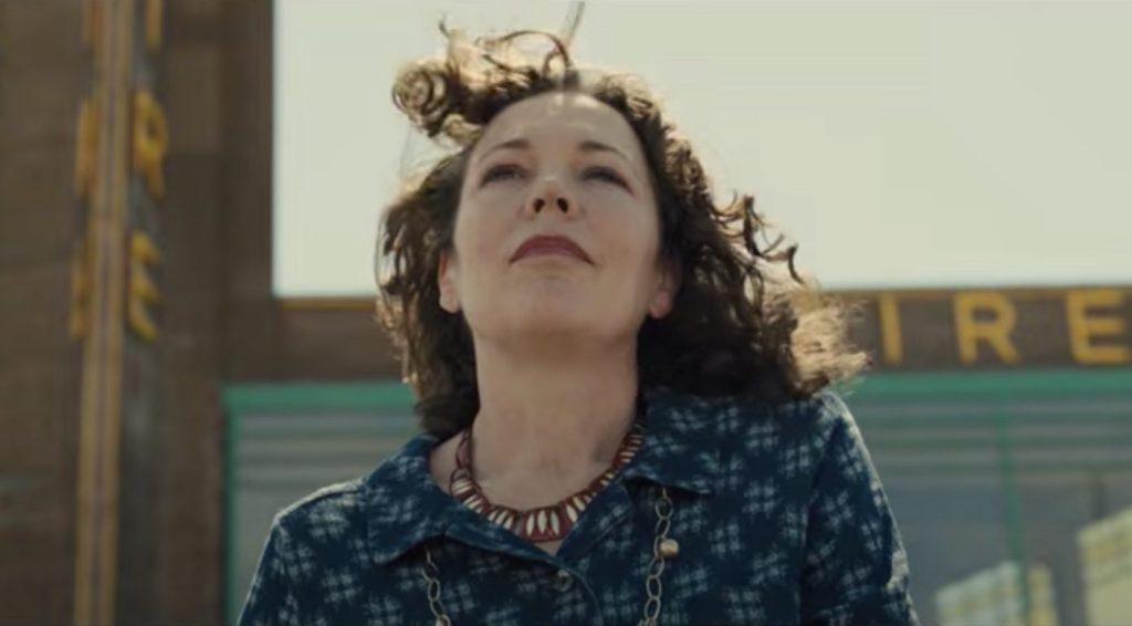 Hilary Small (Olivia Colman), in "Empire of Light." (Searchlight Pictures)