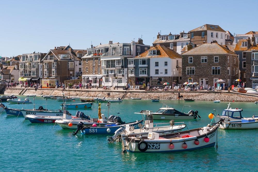 High tide in the harbor of Cornwall, England. (<a href="https://www.shutterstock.com/g/fotograzias">fotograzias</a>/<a href="https://www.shutterstock.com/image-photo/st-ives-harbour-high-tide-cornwall-2639751661?trackingId=2e8c4660-9ce8-456a-8ca1-5c74b0cd52d5&listId=searchResults">Shutterstock</a>)