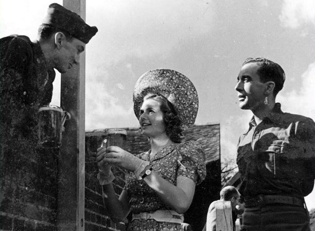 (L–R) Sgt. Bob Johnson (John Sweet), Alison Smith (Sheila Sim), and Peter Gibbs (Dennis Price), in “A Canterbury Tale.” (General Film Distributors)