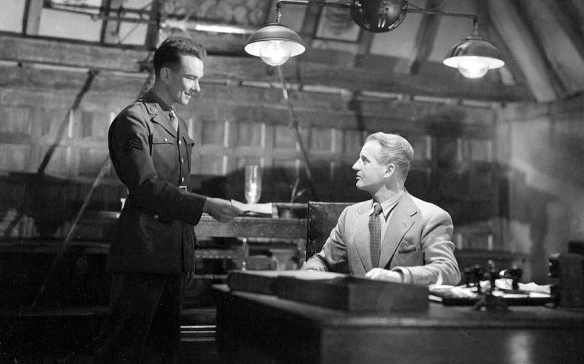 Sgt. Bob Johnson (John Sweet, L) and magistrate Thomas Colpeper (Eric Portman), in “A Canterbury Tale.” (General Film Distributors)