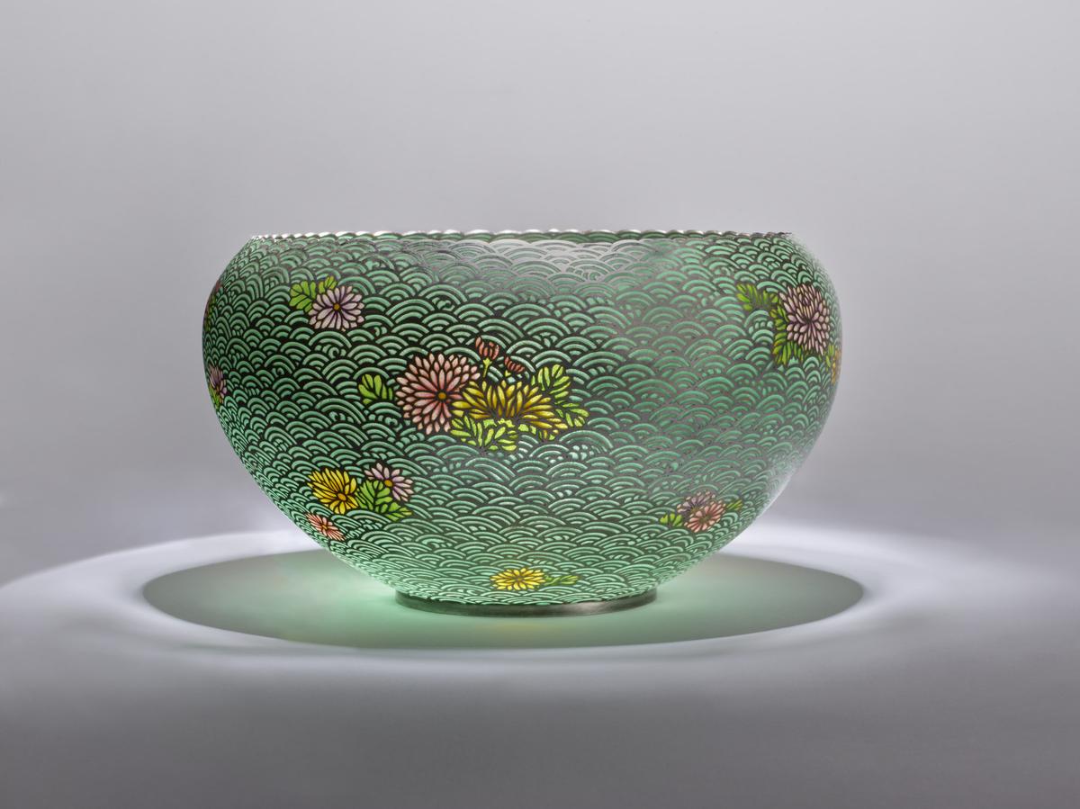 "Bowl With Chrysanthemum Blossoms," circa 1900, by Namikawa Sosuke. Silver, enamel; 4 5/8 inches by 8 3/16 inches. The Walters Art Museum, Baltimore. (Public Domain)