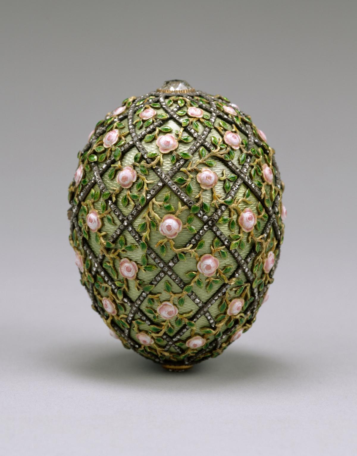 "Rose Trellis Egg," 1907, by the House of Fabergé. Gold, enamel, diamonds; 3 1/16 inches by 2 5/16 inches. The Walters Art Museum, Baltimore. (Public Domain)
