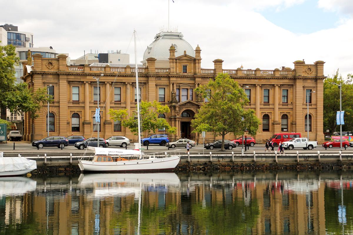 Tasmanian Museum and Art Gallery sits on Hobart Harbor. (jet 67/Shutterstock)