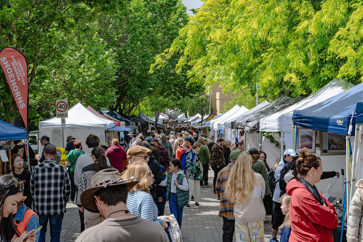 Every Saturday, Salamanca Market opens along Salamanca Place. (Alex Fonda/Shutterstock)