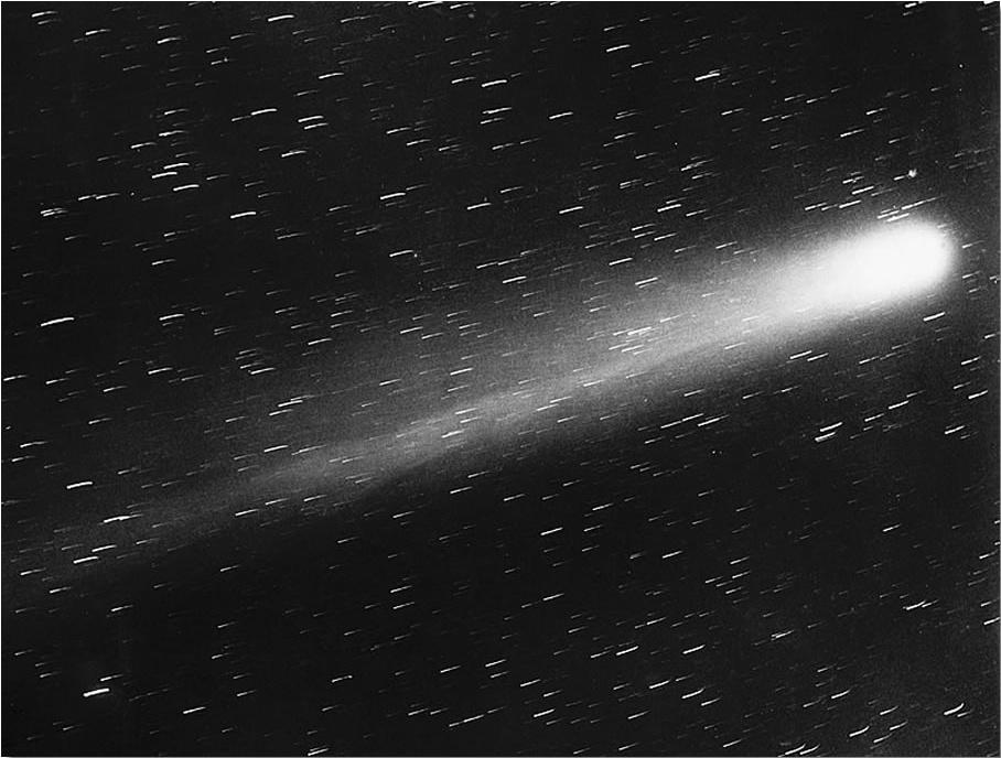 An image of Halley's Comet, taken on May 29, 1910, by Prof. Edward Emerson Barnard at Yerkes Observatory, in Williams Bay, WI. (Public Domain)