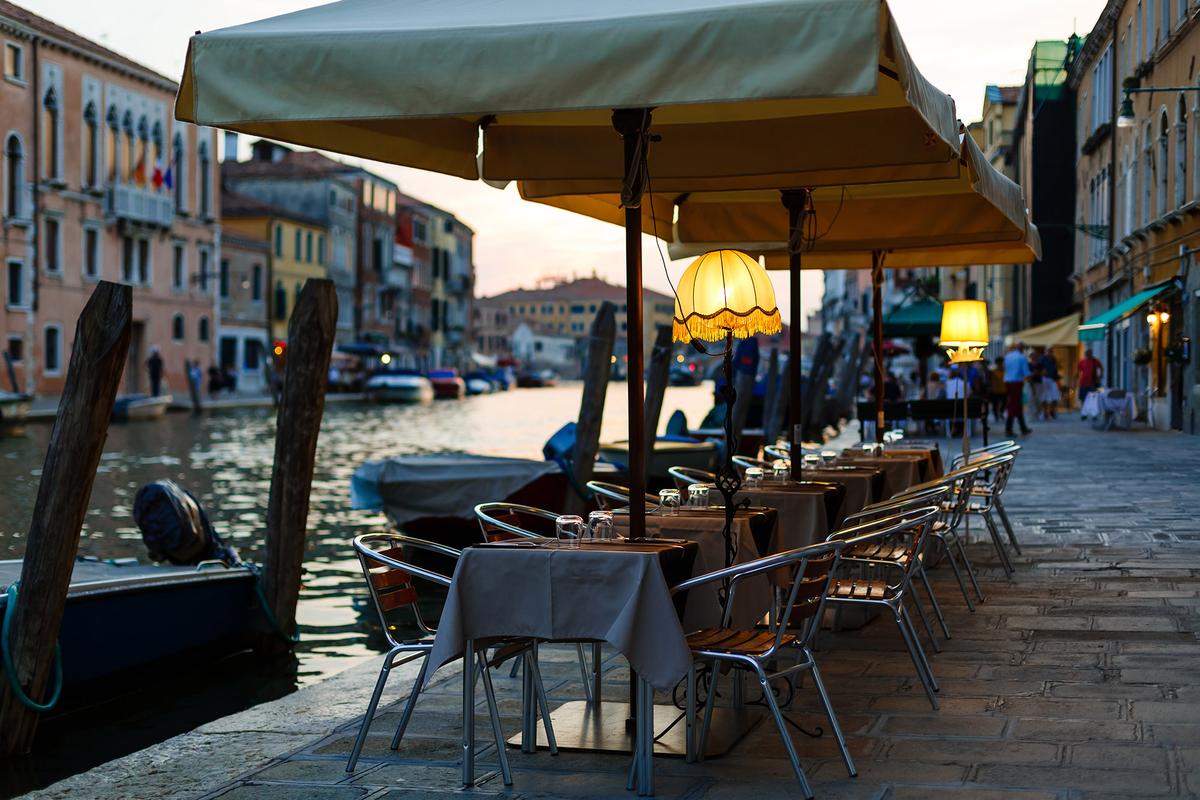 Outdoor dining is common throughout Venice, thanks to the city's pedestrian layout and mild climate. (Sinenkiy/Getty Images)