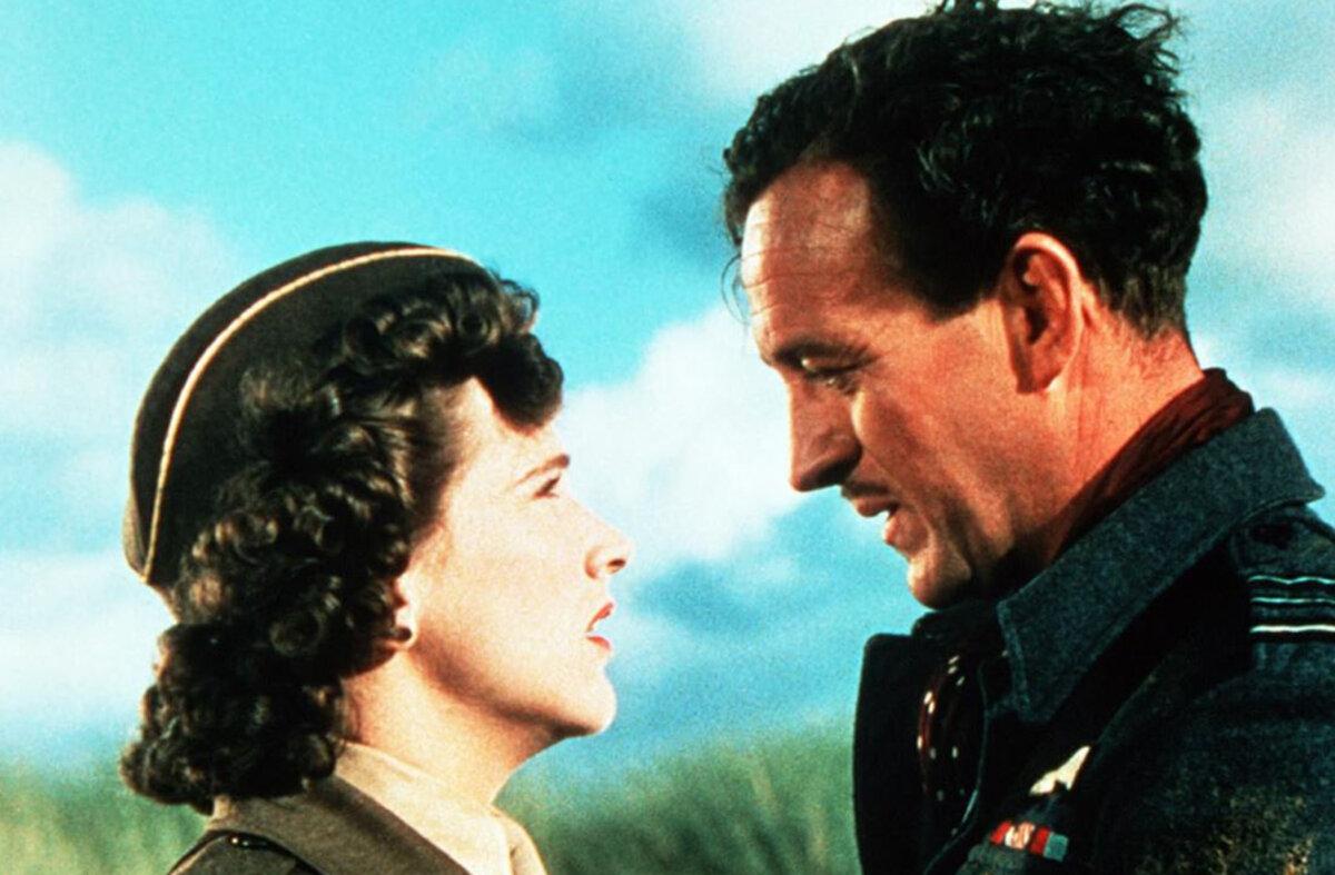 June (Kim Hunter) meets Peter Carter (David Niven), in “A Matter of Life and Death.” (Eagle-Lion Films)