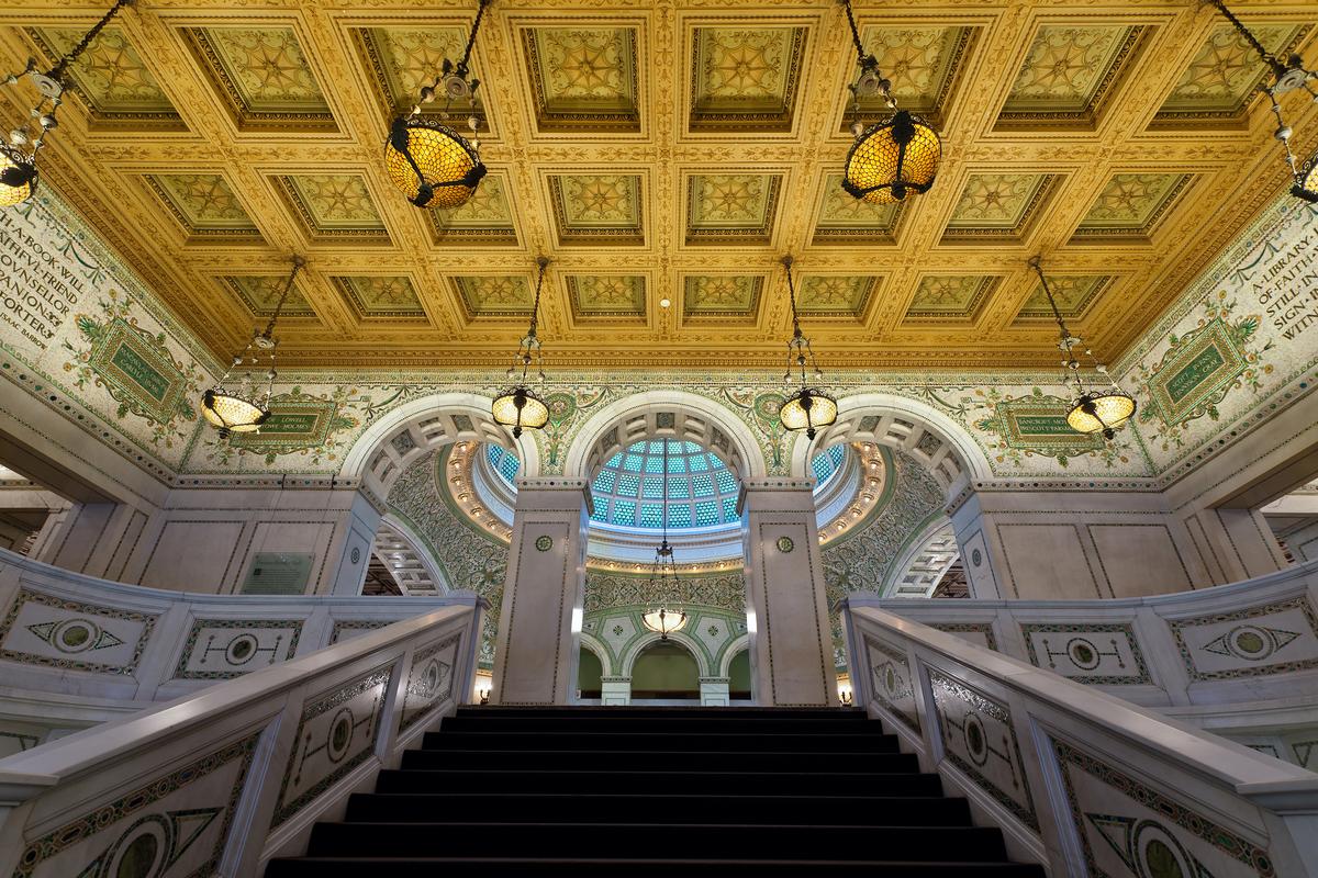 This wide, white, Italian Carrara marble staircase inlaid with green, Irish Connemara marble is just inside the building’s Washington Street entrance and was intended as an opulent introduction to Chicago’s main library when it was completed in 1897. It leads to a coffered ceiling landing that opens through majestic arches to the Preston Bradley Hall. Glass mosaic patterns and quotes by famous literary figures are above the white Carrara marble walls. (Rudy Balasko/Shutterstock)