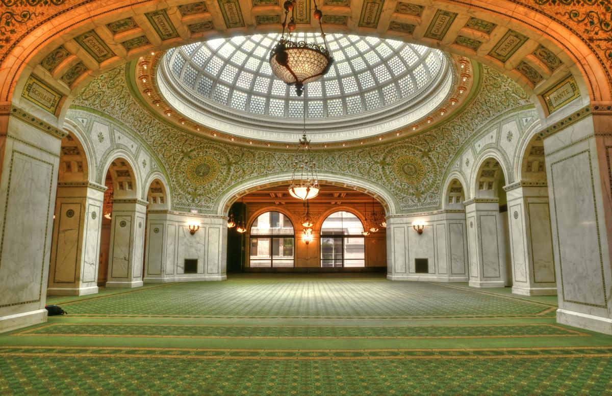 The spectacular mosaic display surrounding the room’s core glass dome is made of favrile glass (hand-blown art glass), mother-of-pearl, and semiprecious stones. Even the room’s arches, supported by Carrara marble pillars, are bejeweled with mosaic designs, primarily scrolls and rosettes. The room’s lighting fixtures, wall sconces, and chandeliers were designed and constructed by the Tiffany Glass and Decorating Co. of New York. (Saurabh13/Shutterstock)