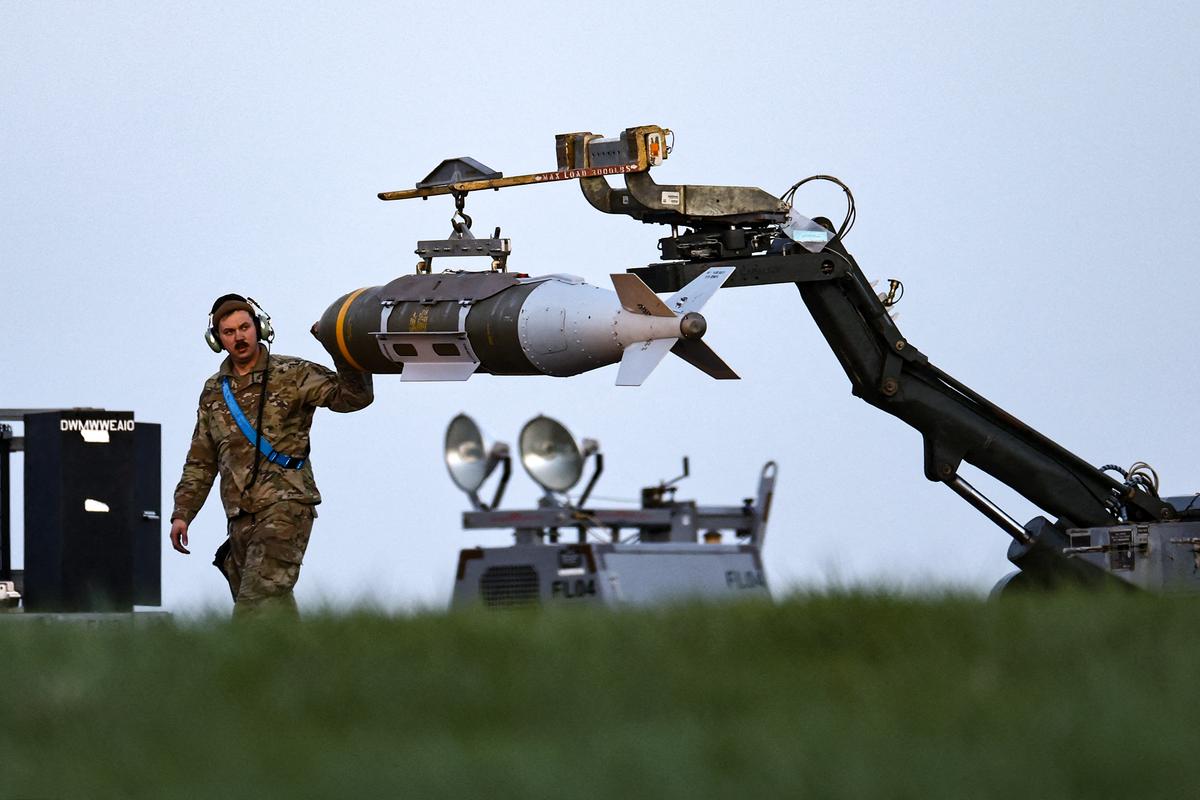 US Approves Sale of $373 Million in Extended Range Glide Bomb Tail Kits to Ukraine
