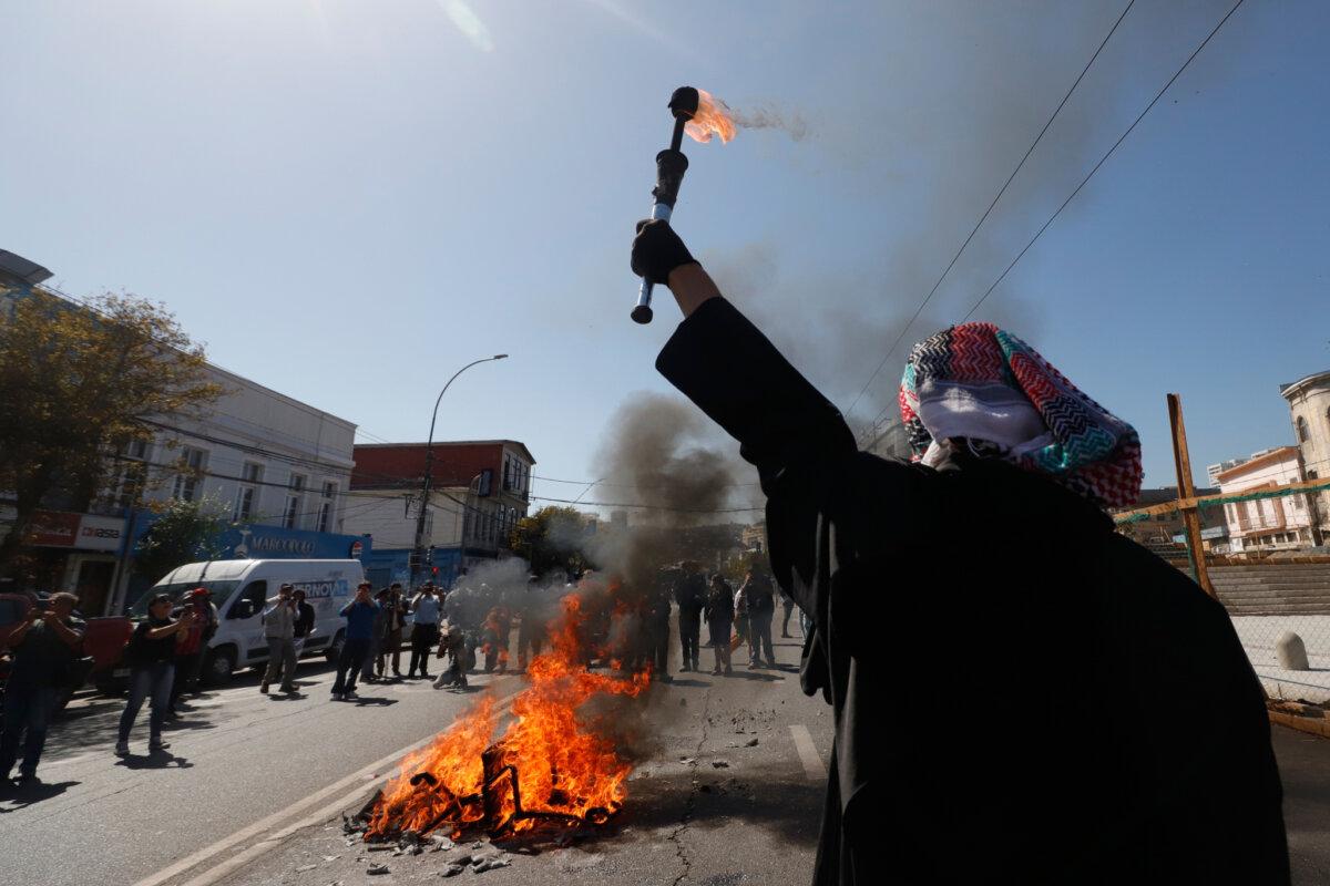 Anti-government protesters demonstrate on the inauguration day of Chile's incoming President José Antonio Kast in Valparaíso, Chile, on March 11, 2026. (Luis Hidalgo/AP Photo)