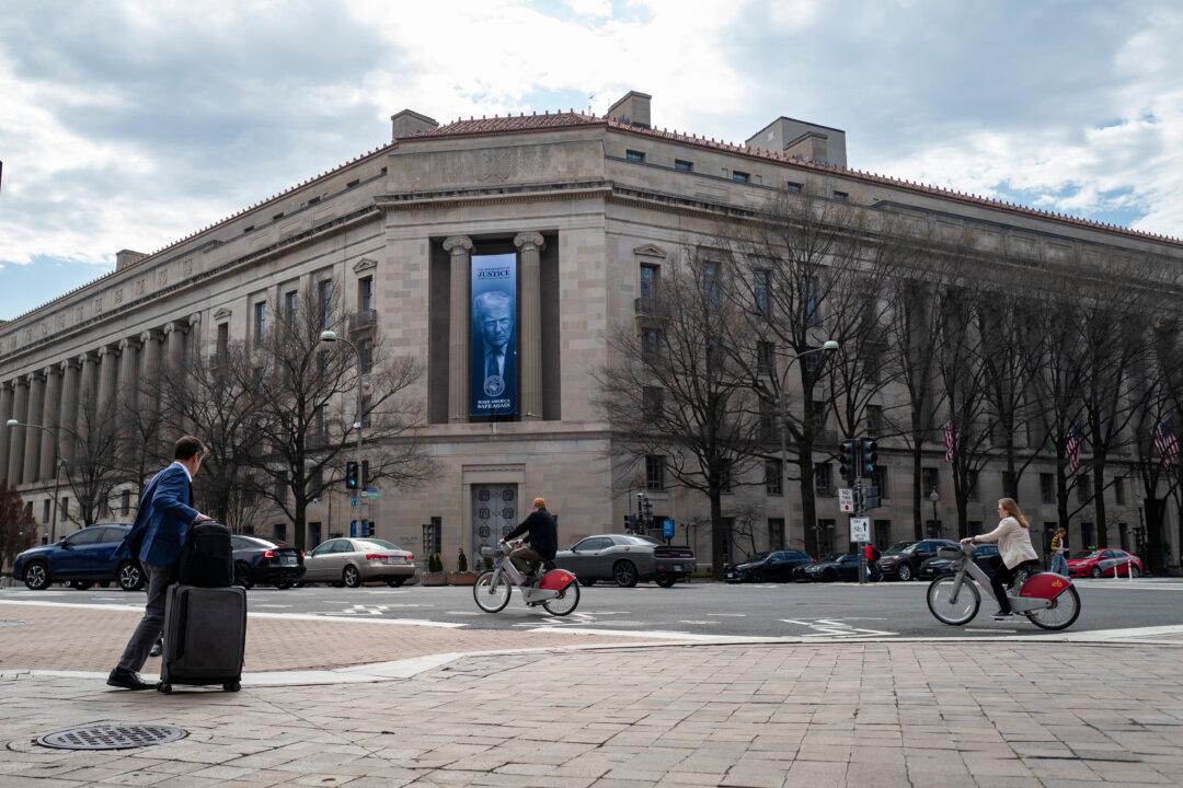 Journalist, Son of Texas Politician Accused of Selling Intelligence to Beijing