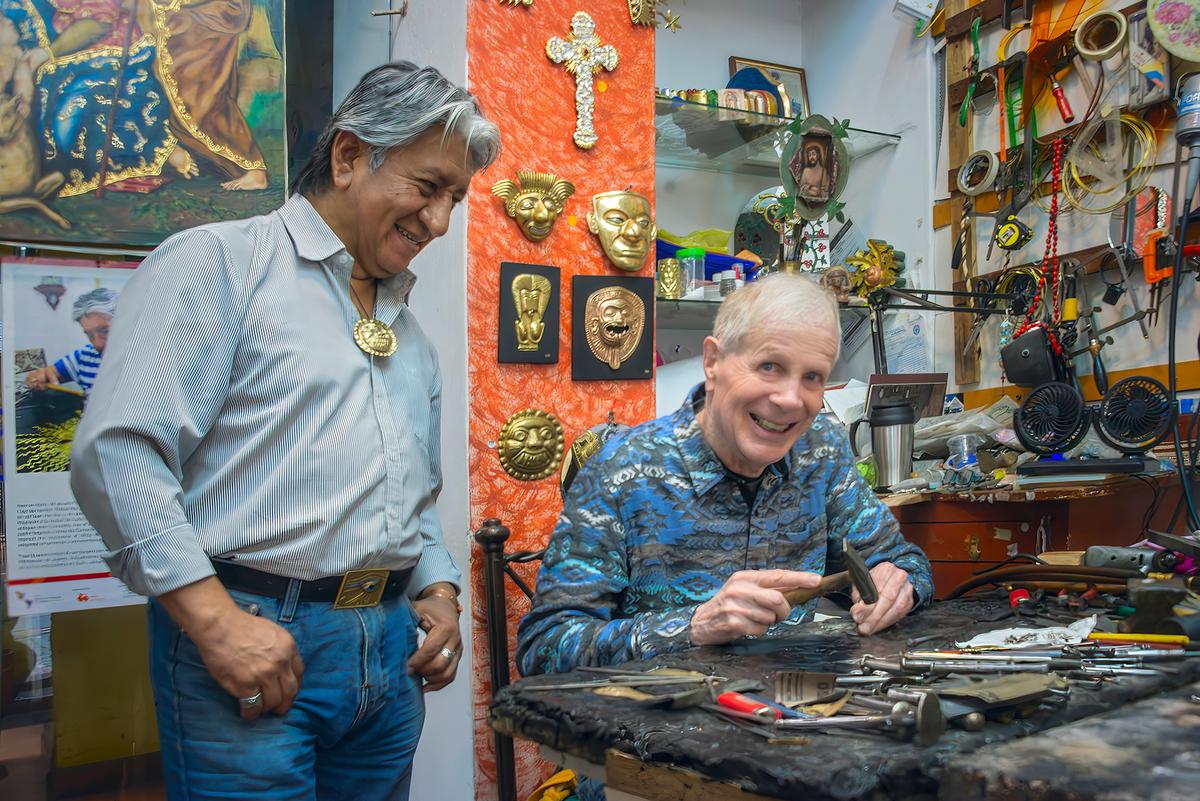 Calle La Ronda smith Germán Campos oversees the article author’s attempt at metal artistry. (Maria Coulson)