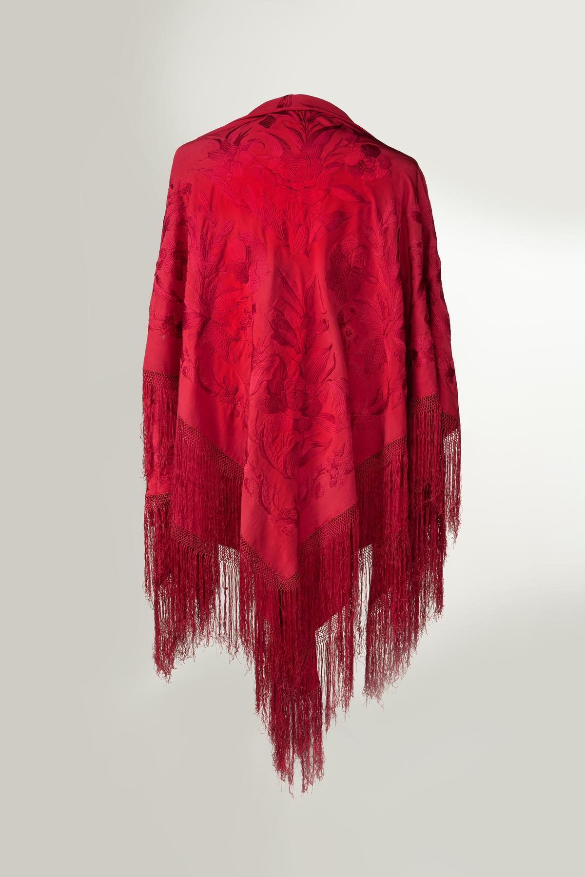 Embroidered shawl, mid-19th century, by unknown maker in Canton, China. Chinese silk crepe, embroidered with silk floss. (Courtesy of a Friend of the Museum)
