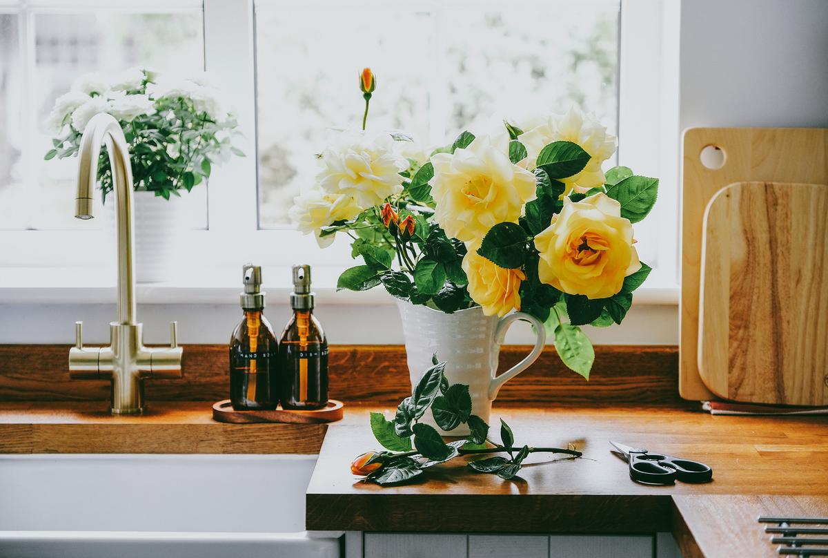 Grow Your Own Fresh Cut Flowers Year-Round: A Bouquet-a-Day Guide for Home Gardeners