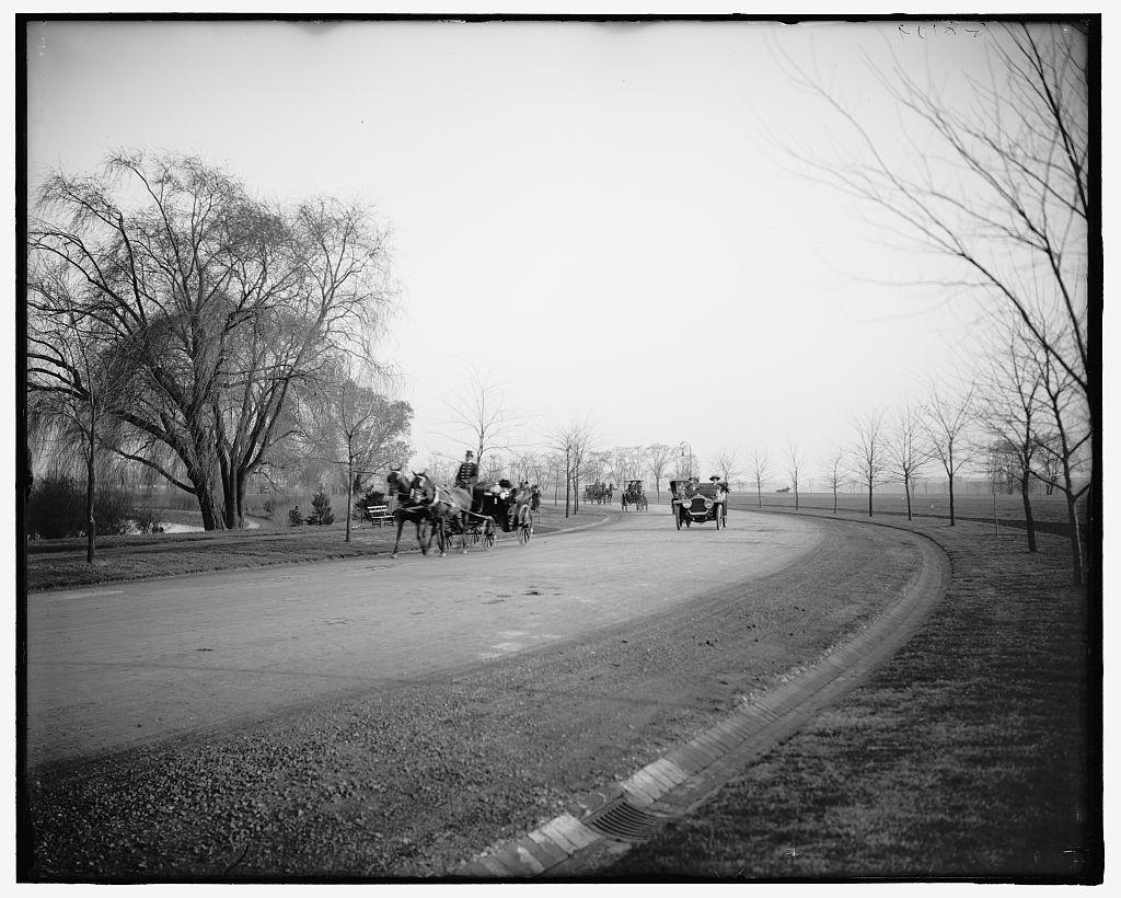 The Boulevard, Potomac Park, Washington, between 1905 and 1915. Library of Congress. (Public Domain)