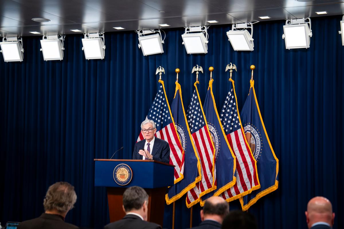 Fed Still Forecasts Lower Interest Rates This Year Despite Iran Conflict