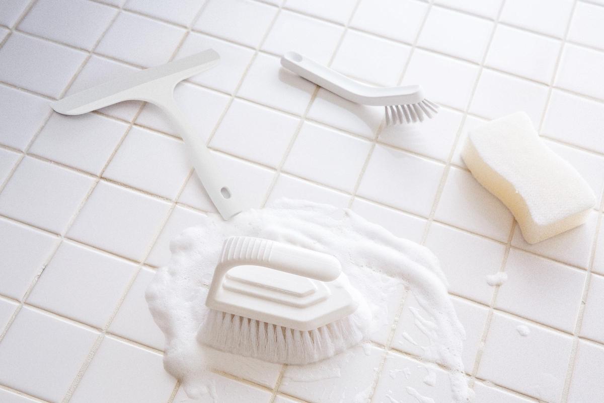 How to Prevent Bathroom Mold and Cut Kitchen Grease Naturally