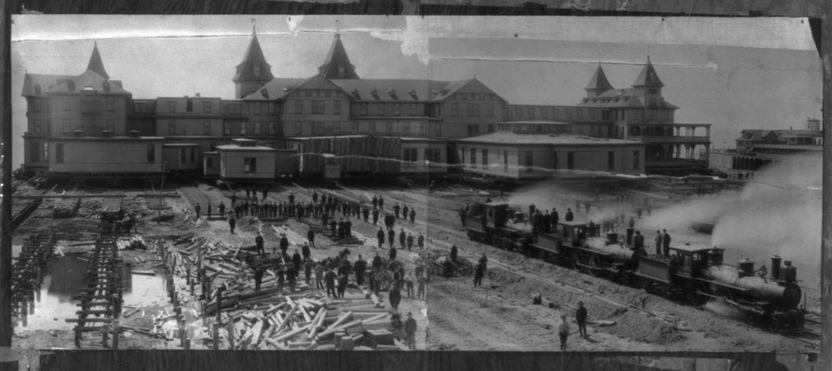 The Brighton Beach Hotel, Brooklyn, N.Y., being moved away from beachfront. The hotel was moved using flatcars on 20 railroad tracks, pulled by locomotives. Library of Congress. (Public Domain)