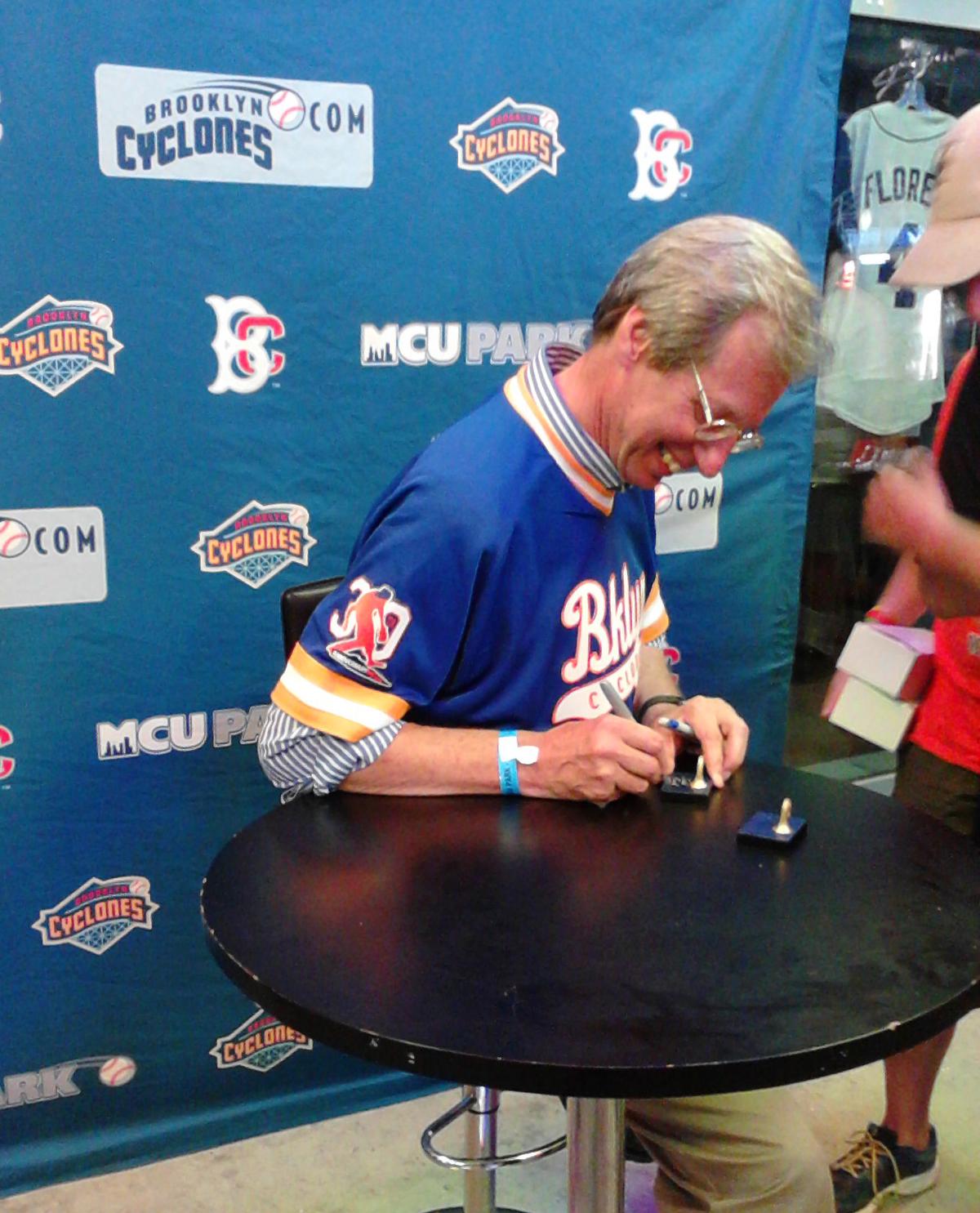 Joe Berton, who pretended to be Sidd Finch in the 1985 prank, autographs a Finch bobblehead at a Brooklyn Cyclones game on Aug. 26, 2015. (Lenab9011/CC BY-SA 4.0)