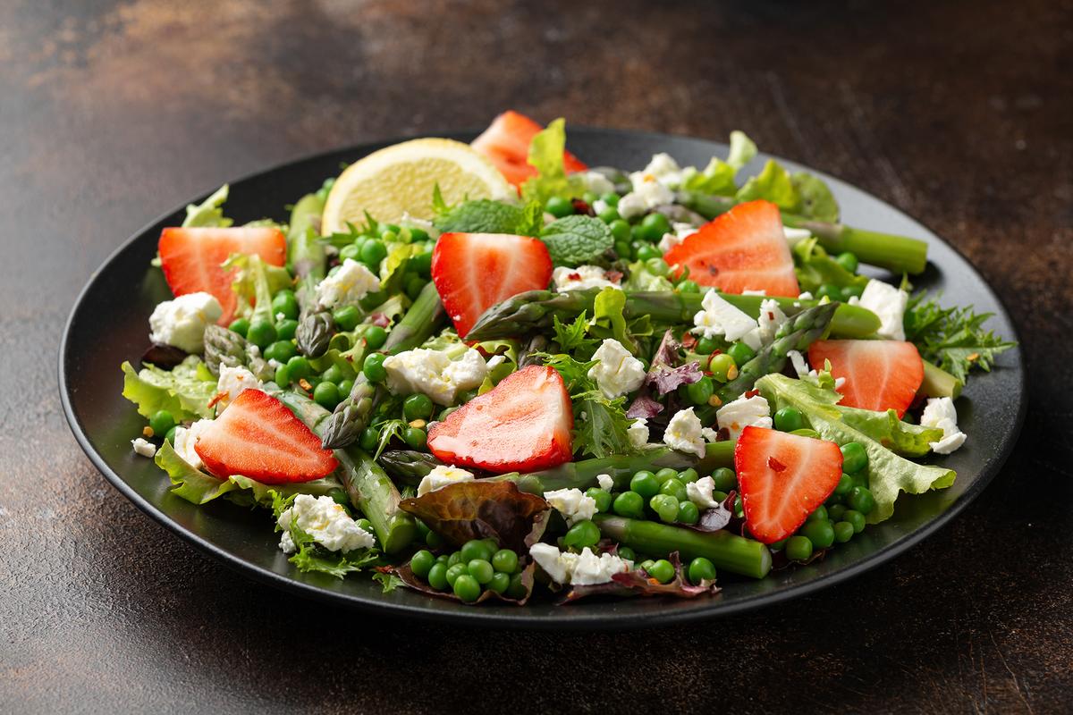 Asparagus and strawberry salad delivers the lightness of spring while hinting at the sweetness of summer. (DronG/Getty Images)