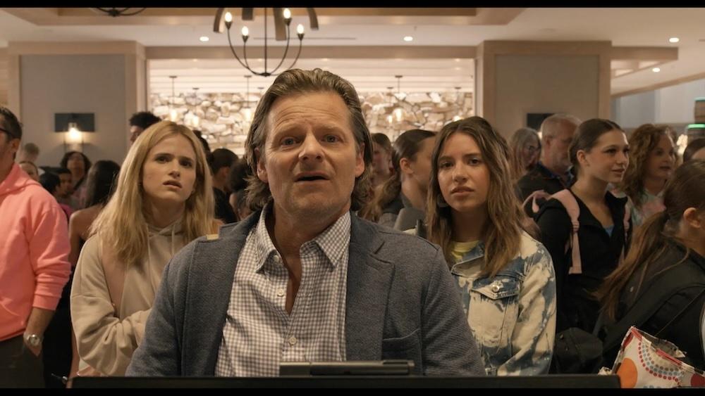 (L–R) Claire (Audrey Zahn), Jason (Steve Zahn), and Kat (Mackenzie Ziegler) try to book a hotel, in "She Dances." (Macaroni Art Productions/EKKL Entertainment)
