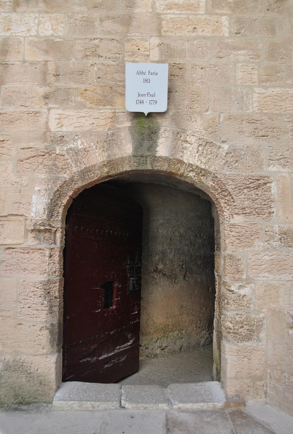 In Alexandre Dumas’s “The Count of Monte Cristo,” this lower-level dungeon is portrayed as Abbé Faria’s cell, connected to Edmond Dantès by a secret tunnel. In reality, it once held “Jean-Paul,” an 18th-century sailor punished for mistreating his captain. The original dungeons, still dark and confined, carry the lingering atmosphere of their grim history. (Gavrosh_MG/Shutterstock)