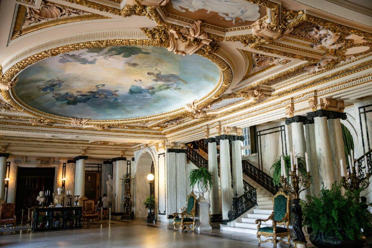 The Flagler Museum in Palm Beach, Fla., recalls the Gilded Age of the oil magnate. (Aleksandr Dyskin/Dreasmstime)
