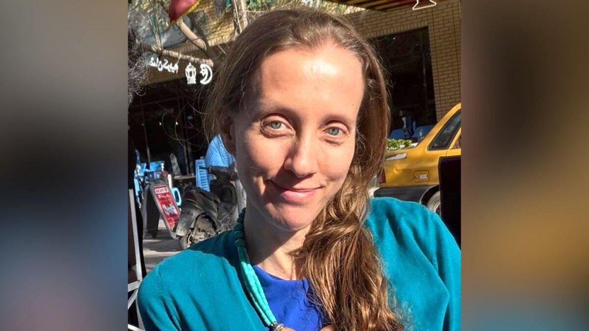 U.S. journalist Shelly Kittleson poses for a cellphone photo in a cafe in Baghdad, Iraq, on March 30, 2026. (AP Photo)