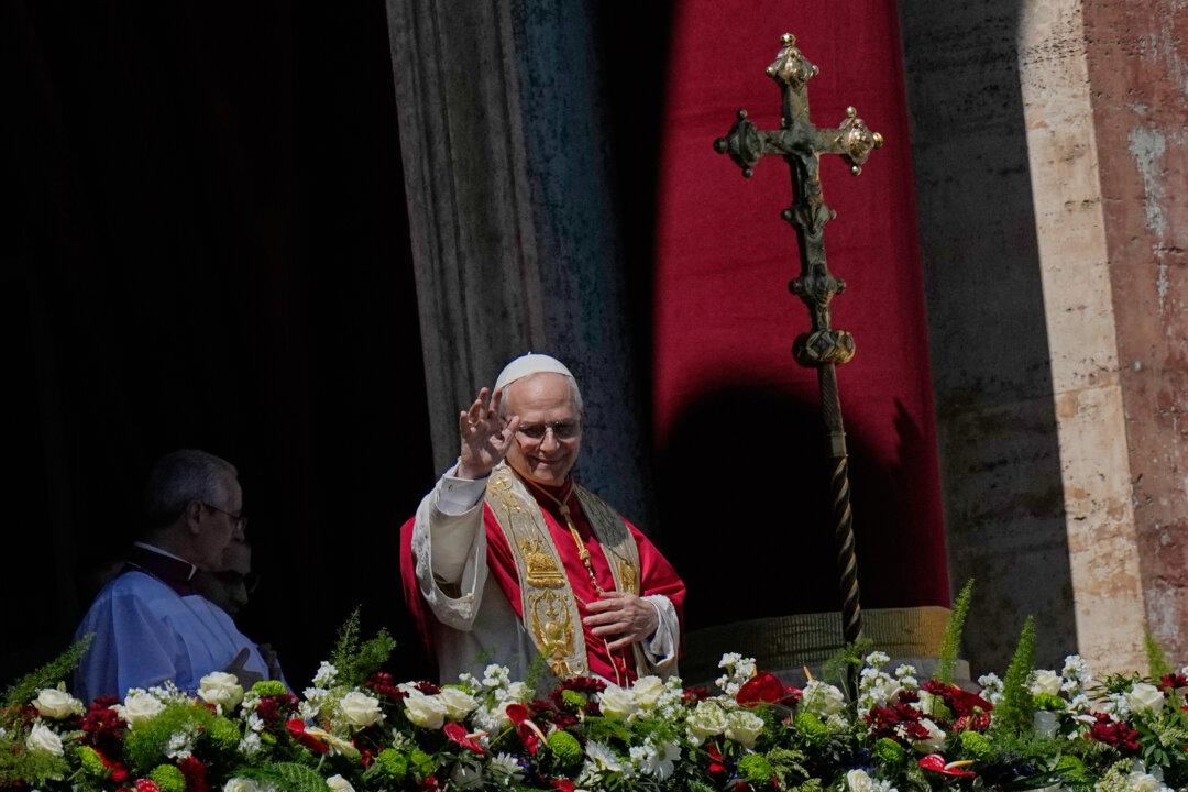 Pope Leo Offers Message of Peace in 1st Easter Mass Leading Vatican