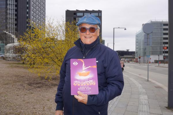 Clinical Psychologist Praises Shen Yun’s Message: Atheism and Evolution Strip Humanity