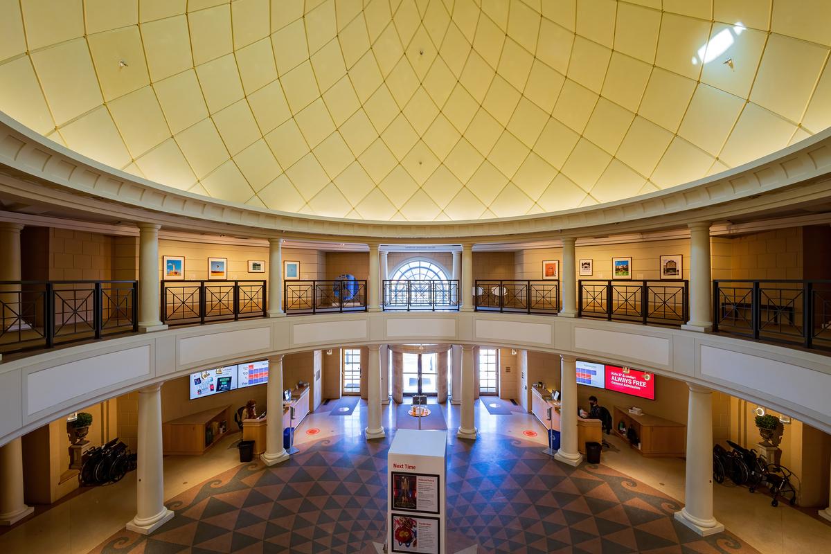In 1990, a 70,000-square-foot wing was added to the Philbrook’s campus to house more collections and evolve the site into a more comprehensive modern museum complex. Although the rotunda’s design is more simplistic than the mansion, the space features two tiers of rounded Doric columns and three-paneled, square-shaped, metal railings. The diamond- and square-patterned interior of the dome is complemented by the triangle-patterned terrazzo flooring below. (Kit Leong/Shutterstock)