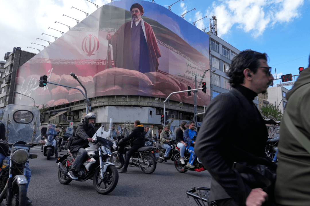 Iranian Minister Calls for Human Chains Around Power Plants