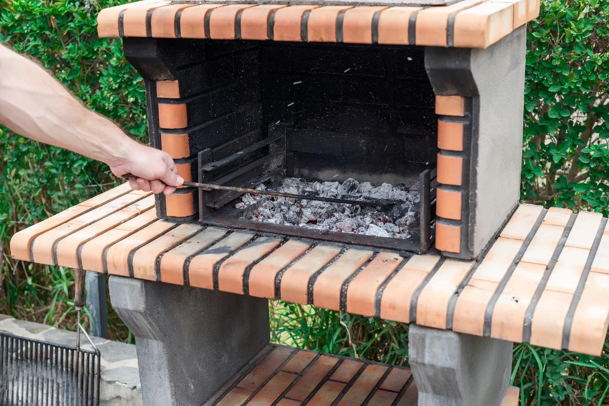 Easy-To-Build Barbecue Grill